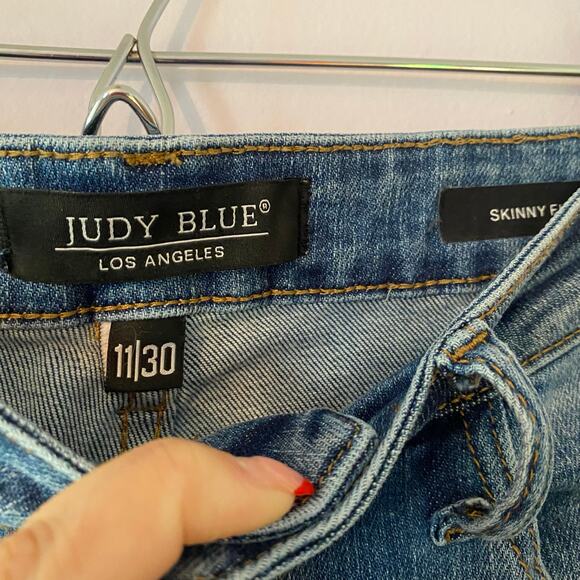 Judy Blue Women size 11 / 30 Skinny Fit Medium Wash Distressed Lemon Print Jeans - Picture 2 of 13